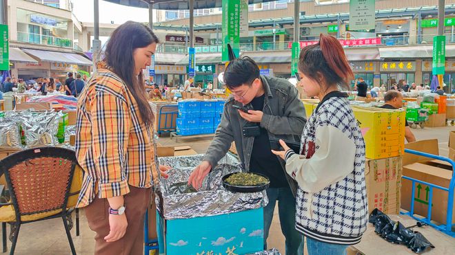 乐鱼体育：【雅安名山】“云”销售让茶香飘得更远(图4)