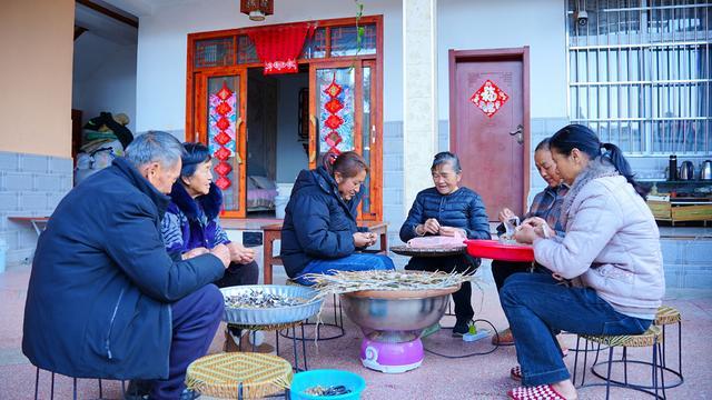 乐鱼体育：日均销售1000余单龙陵农家小院电商直播催生庭院经济发展(图3)