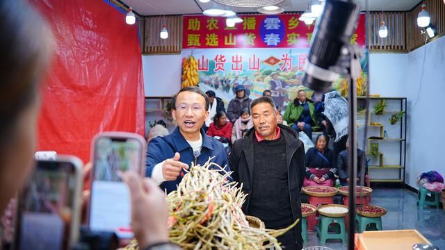 乐鱼体育：日均销售1000余单龙陵农家小院电商直播催生庭院经济发展(图4)
