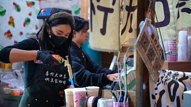 乐鱼体育：日均销售1000余单龙陵农家小院电商直播催生庭院经济发展(图9)